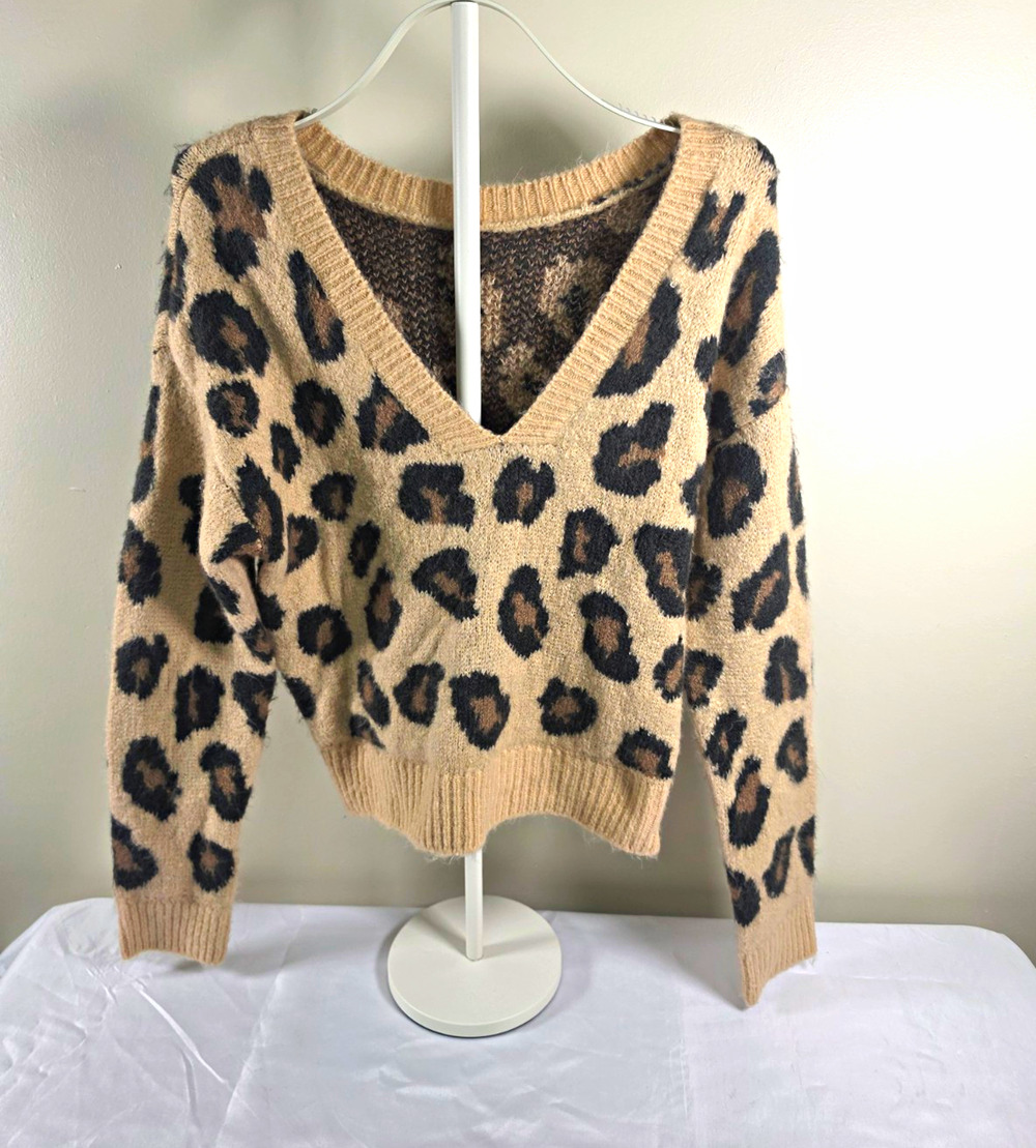 PINK Victoria's Secret Women's Leopard Print V-Neck Knit Pullover Sweater S